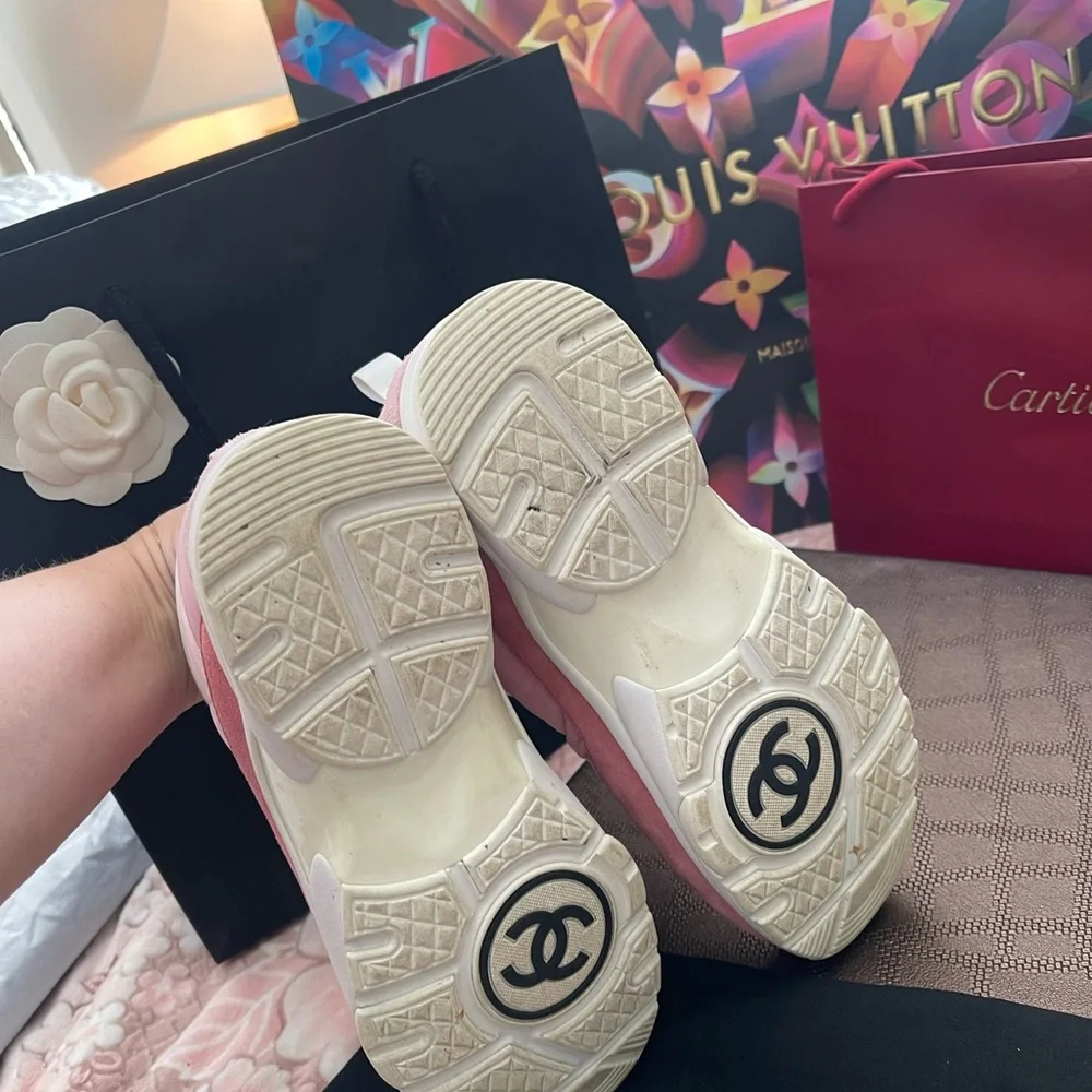 Chanel
Cloth trainers
38EU
Very good condition
Pink, Cloth - Picture 6 of 11